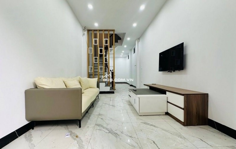 Gấp- Bán nhà Lĩnh Nam  33m² – 4,5 tầng – 7PN – 6 Tỷ – dòng tiền 21tr/T –ngõ đẹp